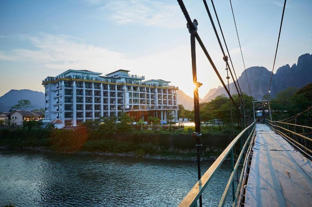 Thavisouk Riverside Hotel Vang Vieng Exterior foto