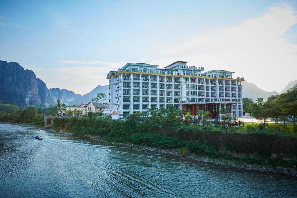 Thavisouk Riverside Hotel Vang Vieng Exterior foto