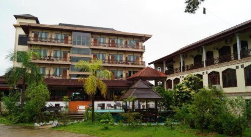 Thavisouk Riverside Hotel Vang Vieng Exterior foto