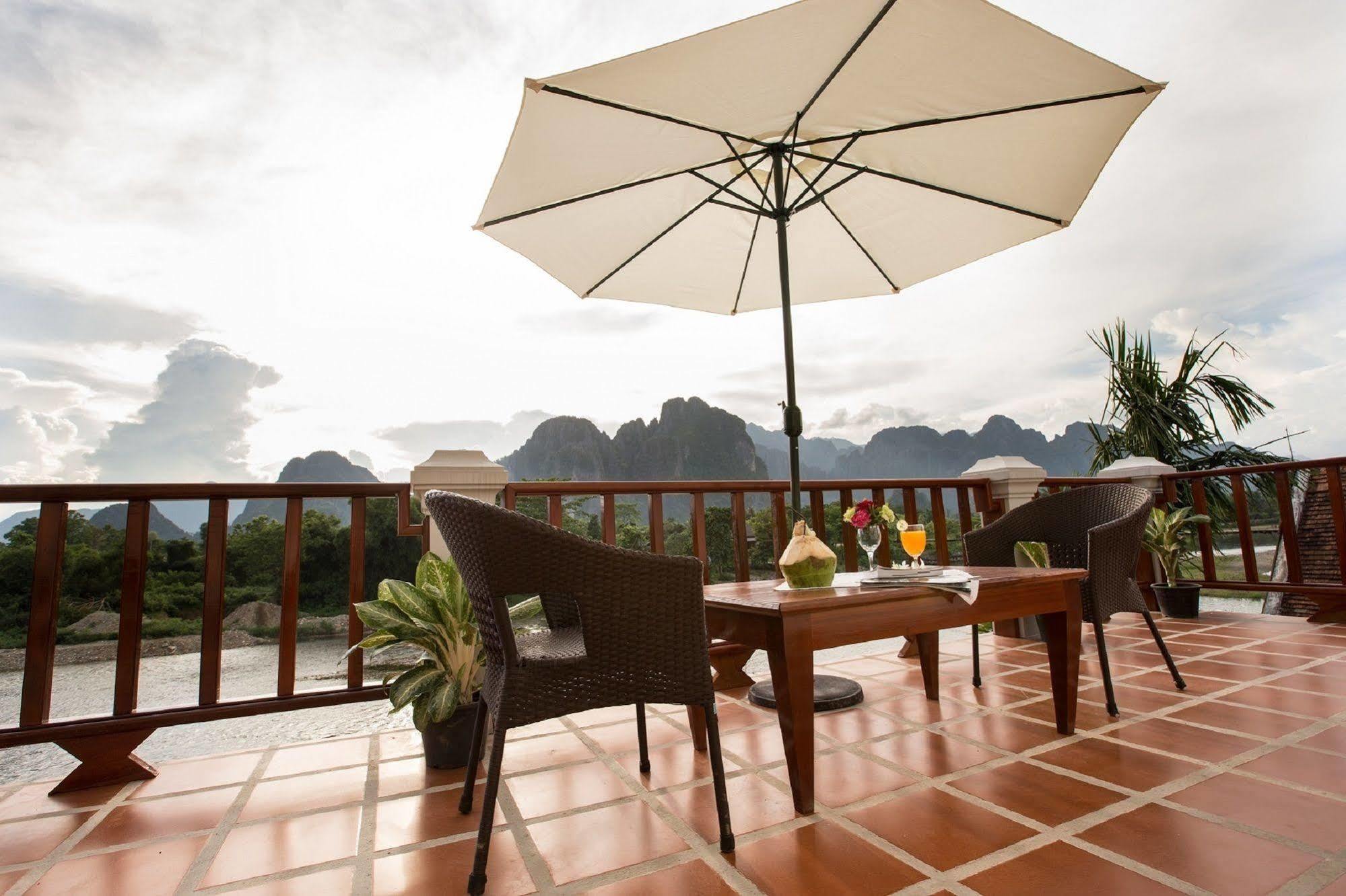 Thavisouk Riverside Hotel Vang Vieng Exterior foto