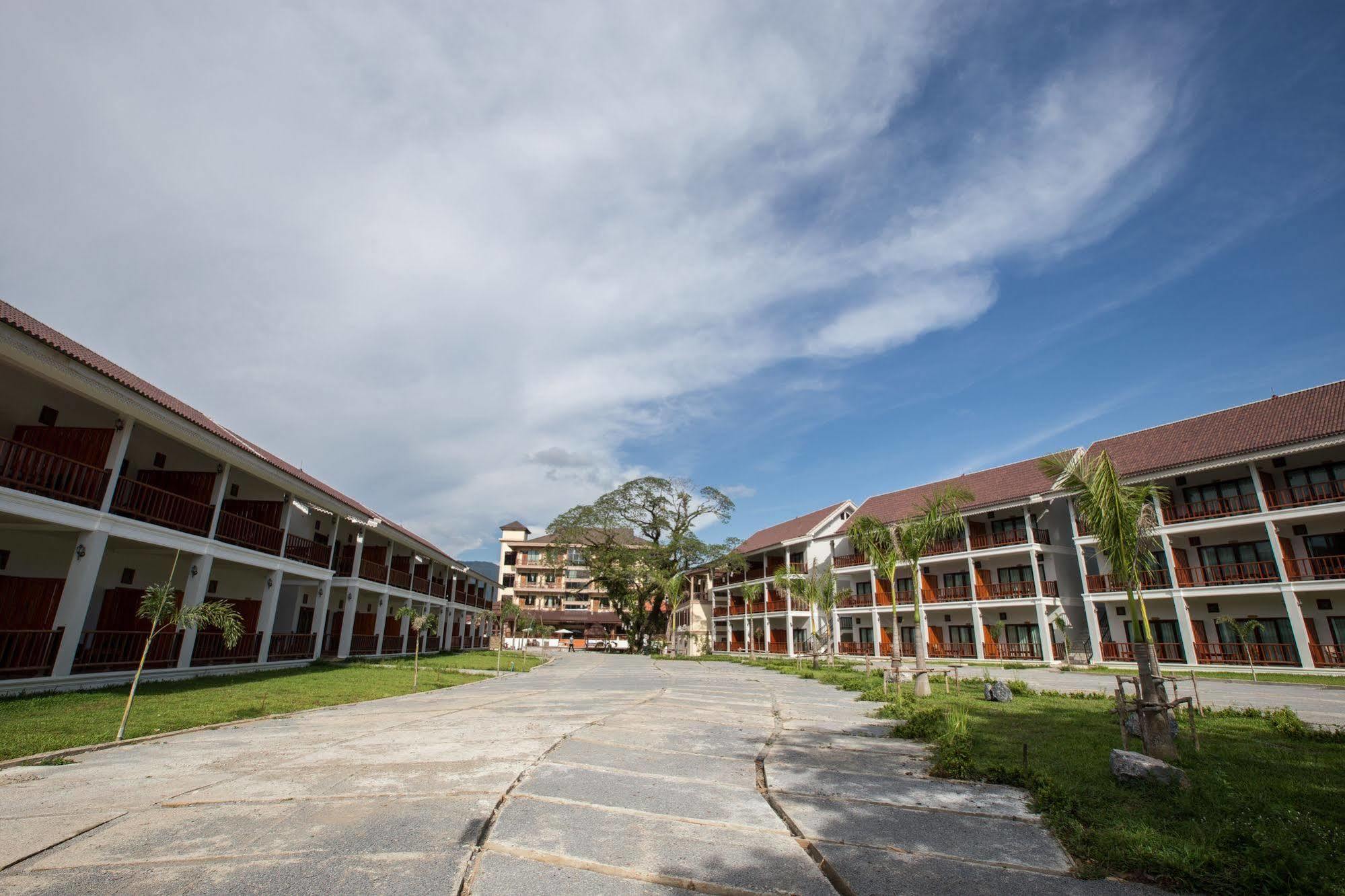 Thavisouk Riverside Hotel Vang Vieng Exterior foto